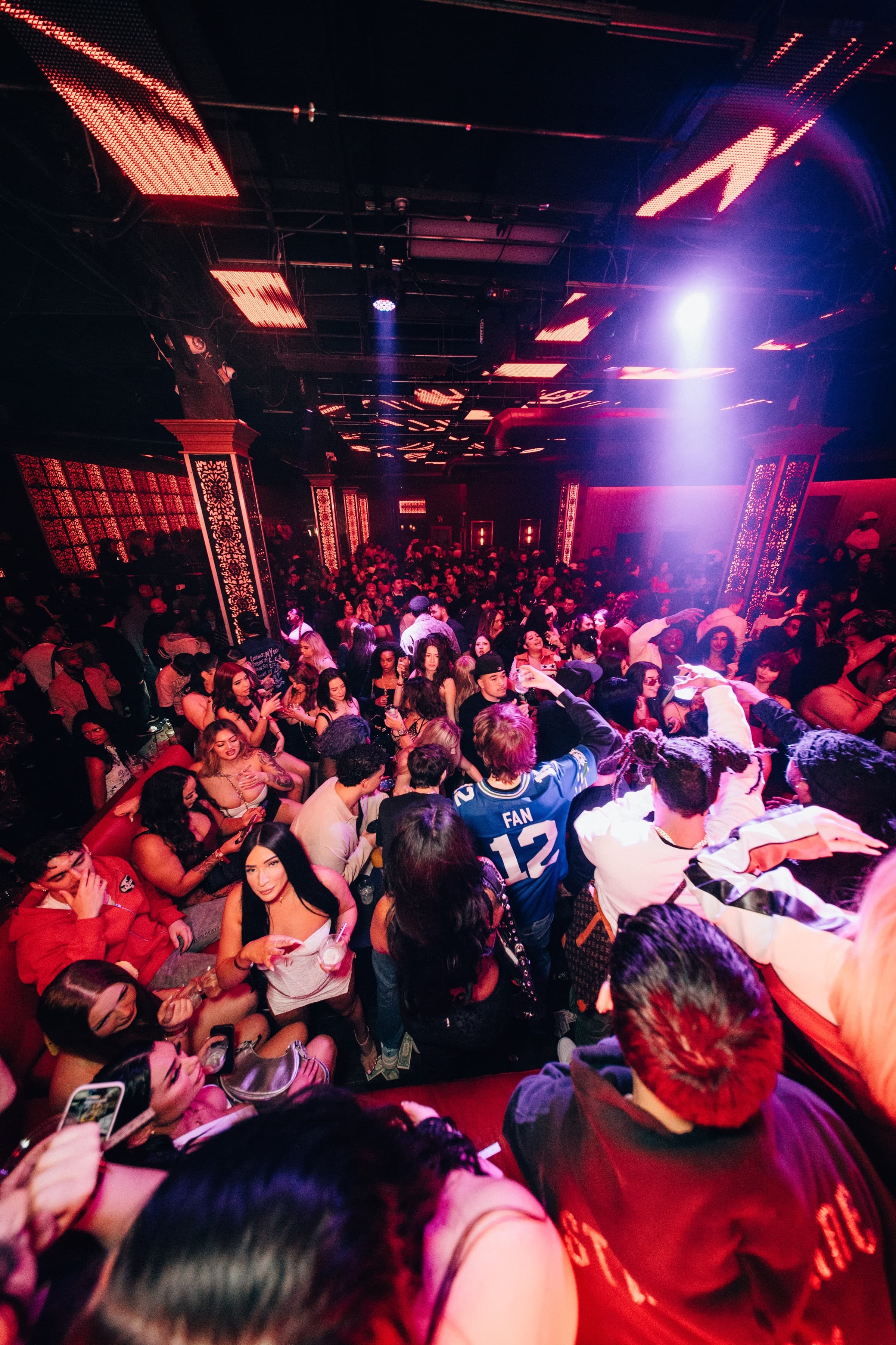 Loe Shimmy Live photo 2