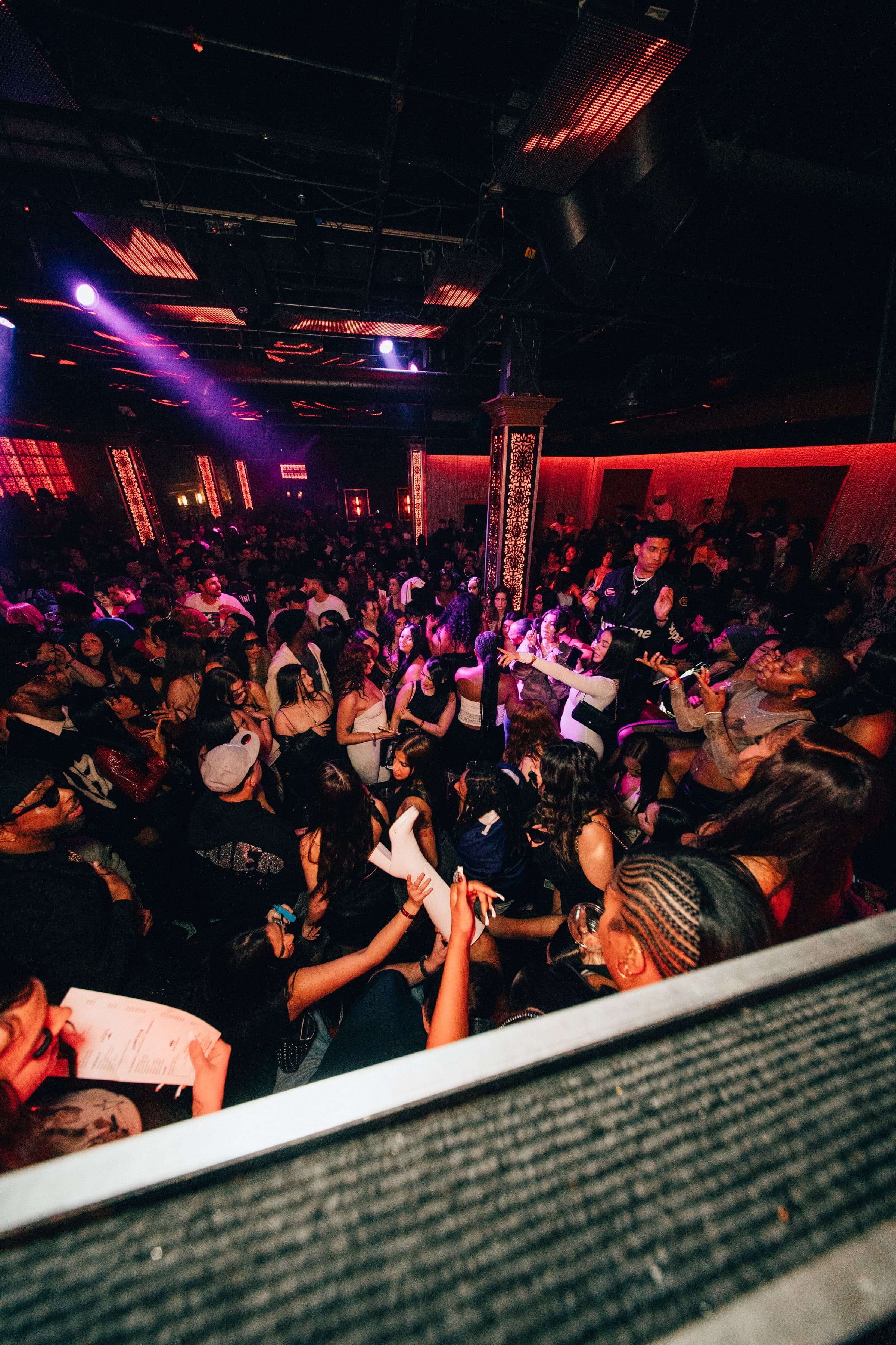 Loe Shimmy Live photo 3